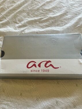 Ara Women's Sneakers Box with Red Logo - Silver/Tan Box